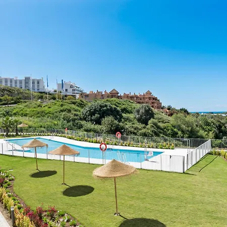 Stylish 3-bed With Sea & Pool Views Apartment
