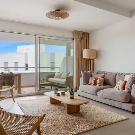 Stylish 3-bed With Sea & Pool Views Apartment Estepona