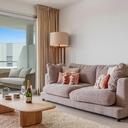 Apartment Stylish 3-bed With Sea & Pool Views Estepona