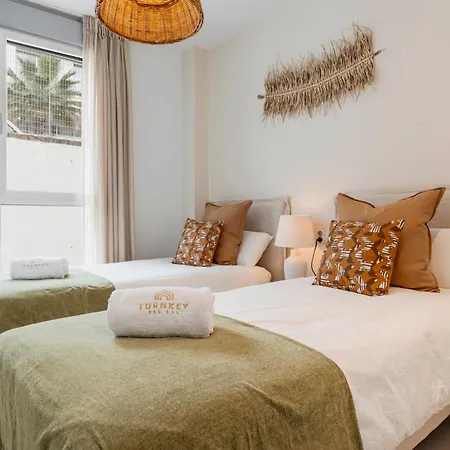 Stylish 3-bed With Sea & Pool Views *