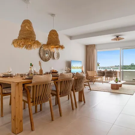 Stylish 3-bed With Sea & Pool Views