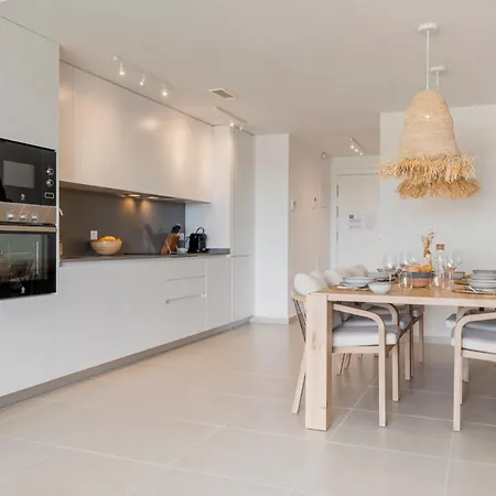 Stylish 3-bed With Sea & Pool Views *