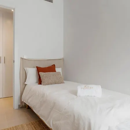Stylish 3-bed With Sea & Pool Views
