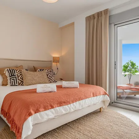 Stylish 3-bed With Sea & Pool Views Apartment *