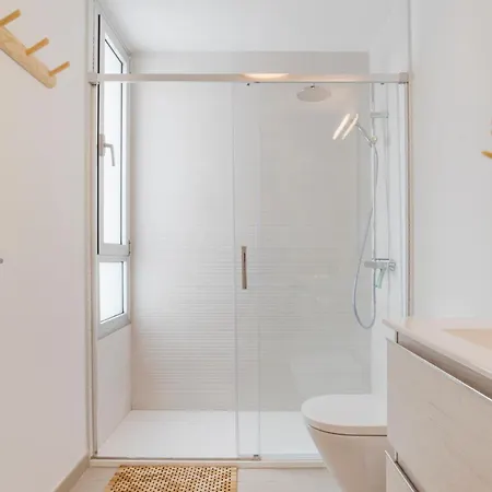 Stylish 3-bed With Sea & Pool Views Apartment